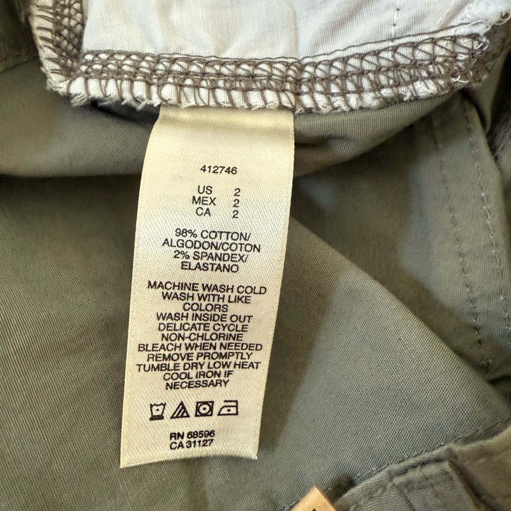 DKNY Convertible Army Green Shorts Size 2 - Picture 9 of 9